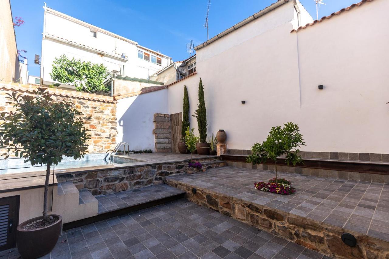 Apartamentos Turisticos De La Bernarda Caces エクステリア 写真