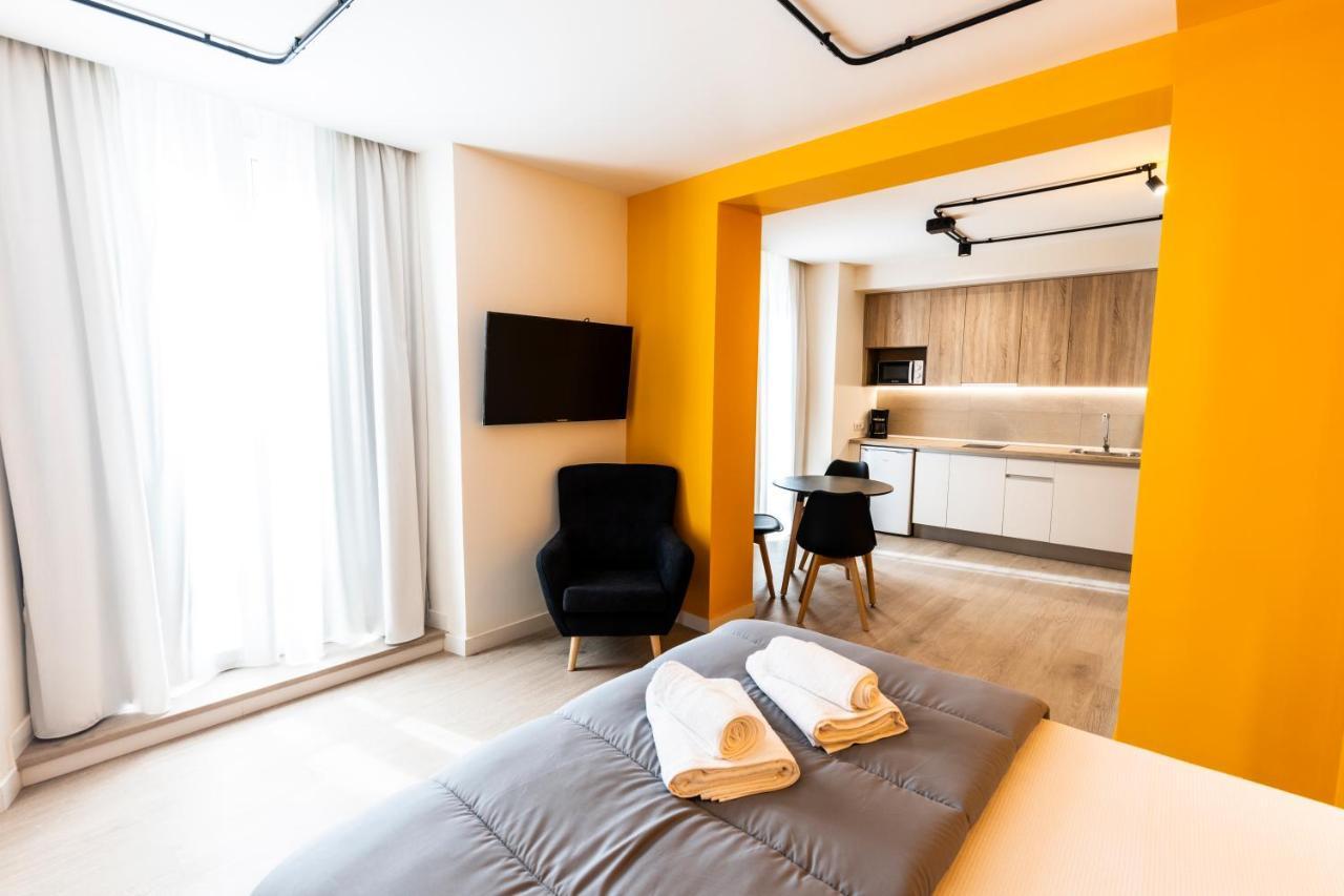 Apartamentos Turisticos De La Bernarda Caces エクステリア 写真
